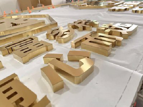 金寨拉丝不锈钢字的特点。